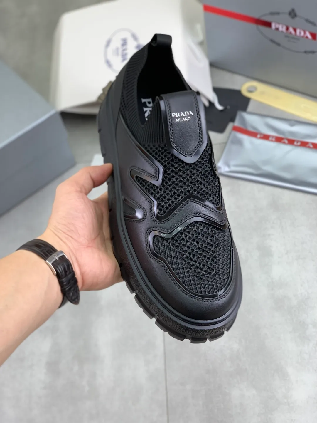 Men's shoes 💰P600💰 [New style] Flying weave series (summer must-have) is now available on the official website, 🆘 Trendy brand (Prada) mainly promotes popular models, avant-garde and versatile fashionable men's shoes, private version mold opening, cowhide surface splicing 1:1.. Fashionable and simple, original imported cowhide and cowhide leather feet; the atmosphere and personality are more fashionable, eye-catching and pursuing class. It will subvert the old idea and be a must-have for fashion trendsetters with you! Must keep it for yourself! High-end comfort and low-end, high-end quality workmanship. Size: 38-45 4️⃣colors available.